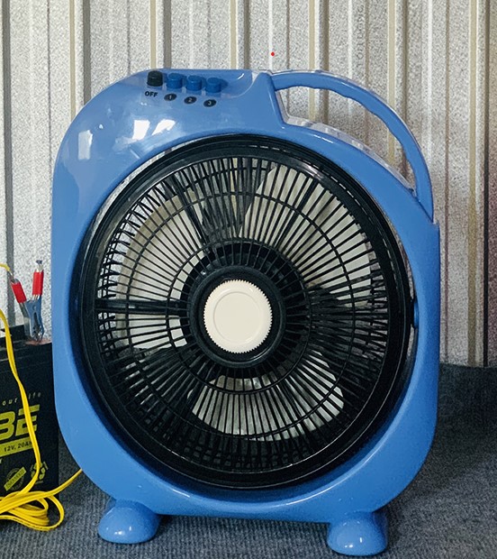 Quạt bàn đảo kẹp bình 12V sử dụng khi mất điện