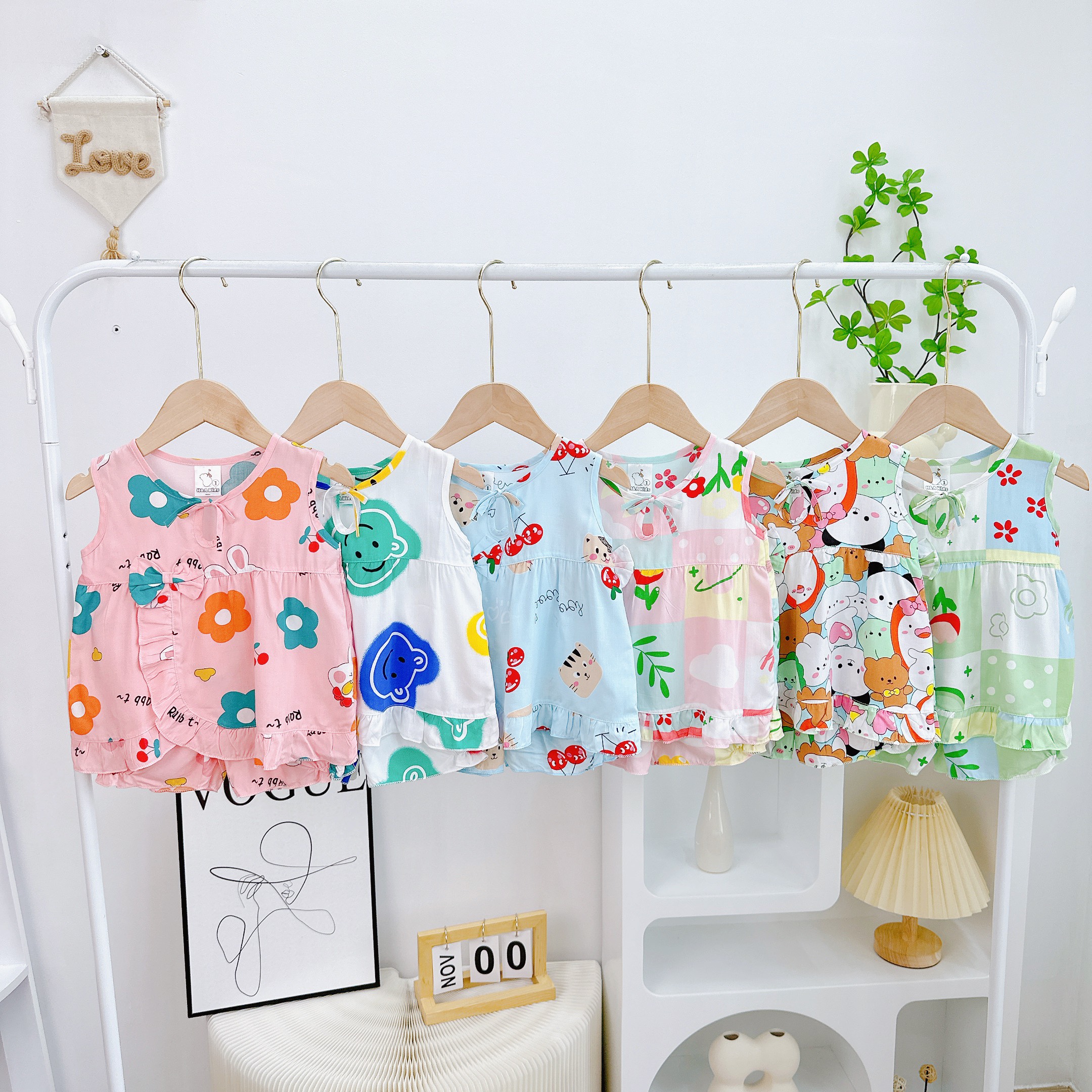 Combo 4 bộ đồ tôn (tole -lanh) xinh xắn bé gái 6kg-13kg (Giao mẫu ngẫu nhiên)