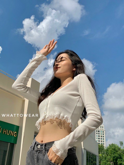 Áo croptop tay dài phối ren cài nút