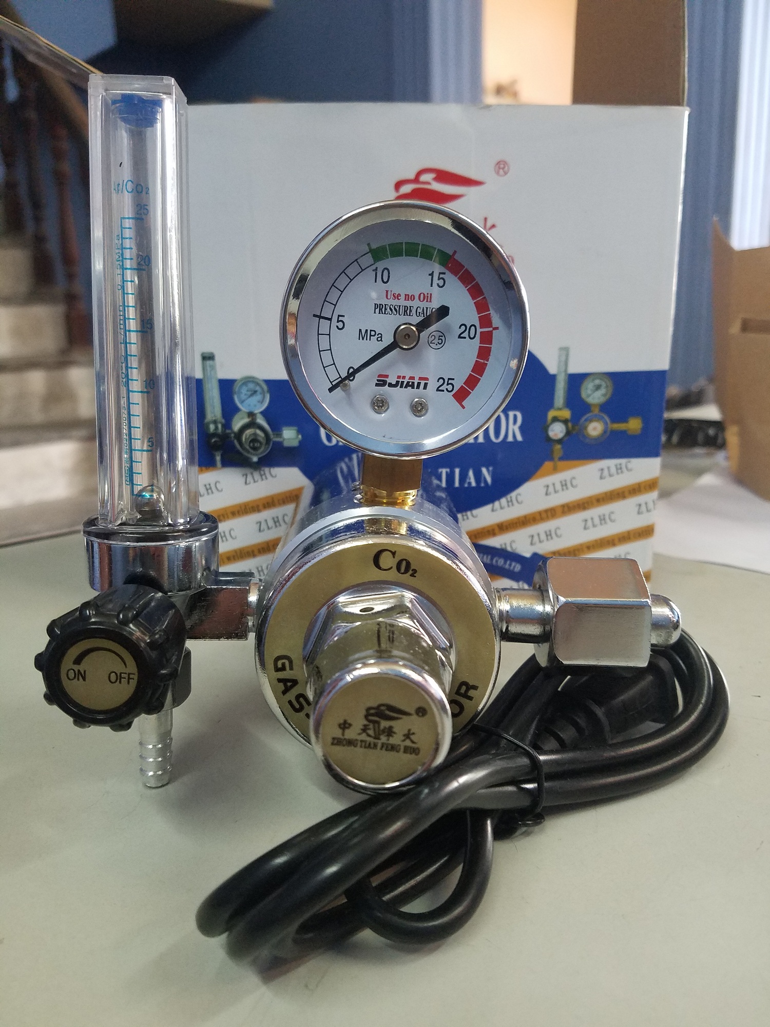 Đồng hồ co2 220v