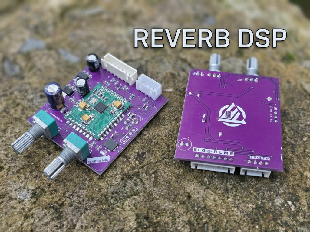 Bảng mạch hiệu ứng âm thanh REVERB DSP với hai núm xoay và logo hình tam giác trên nền đá.