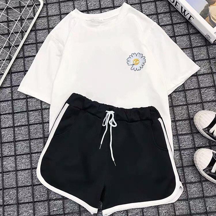 sét quần đùi sọc nữ áo phông in hoa cúc đẹp cá tính