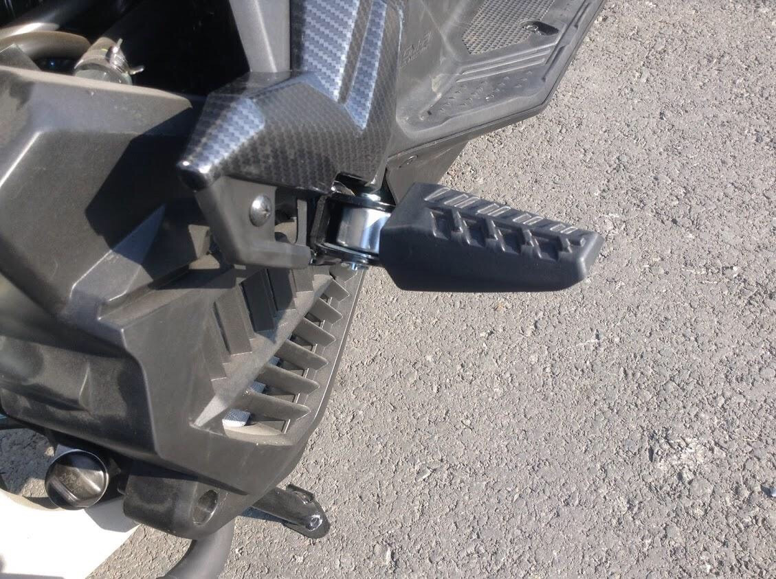 ỐP GÁC CHÂN SAU XE AIRBLADE 2020 CAO SU CỰC BỀN