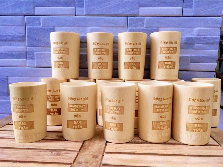 Ly tre, cố tre khắc hình cá nhân và thông điệp