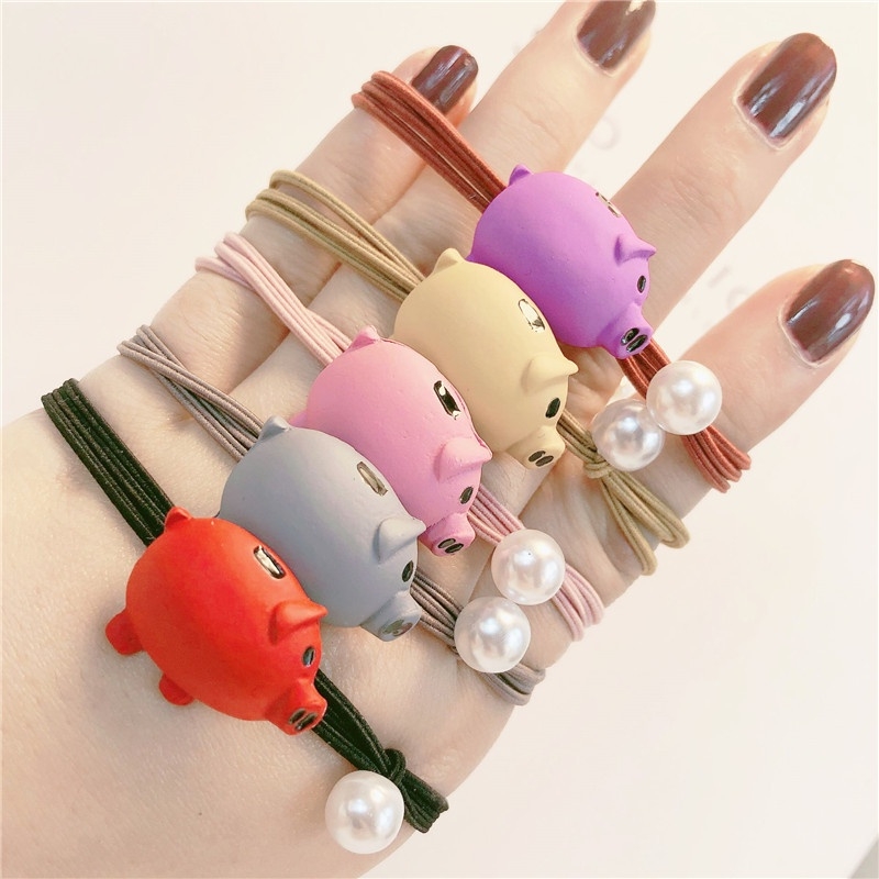 Cột tóc heo ngậm ngọc
