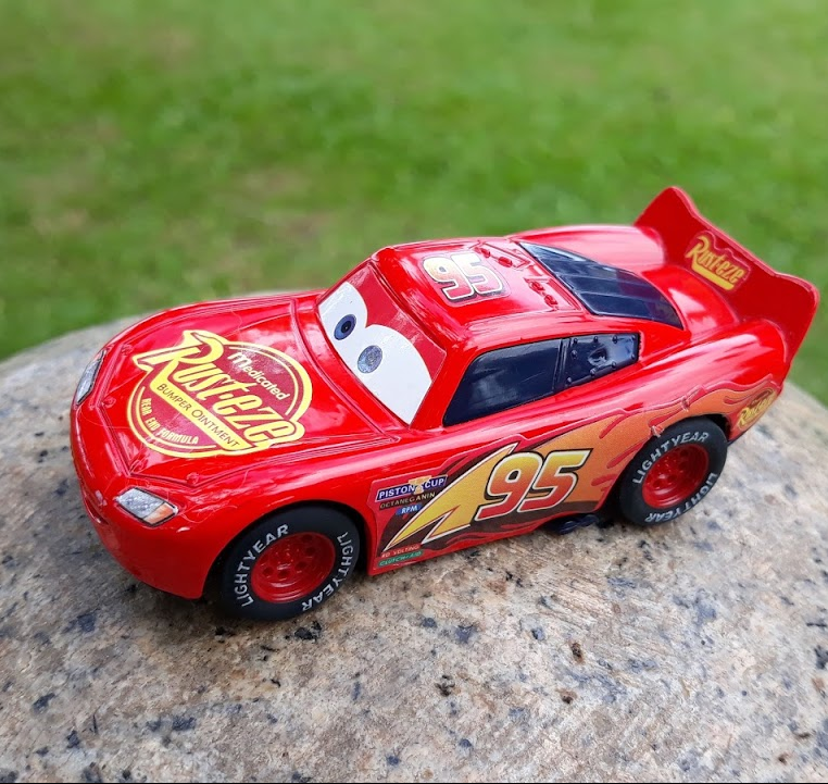 Đồ chơi trẻ em mô hình xe ô tô sắt mini Lightning Mc Queen car 3 chạy cót đồ chơi trẻ em tỉ lệ 1:64