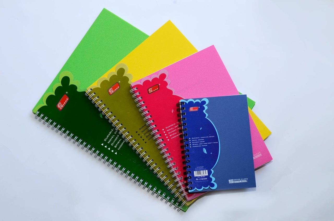 COMBO 2 CUỐN  SỔ LÒ XO BÌA NHỰA KHỔ A5 Grand  ( màu ngẫu nhiên )