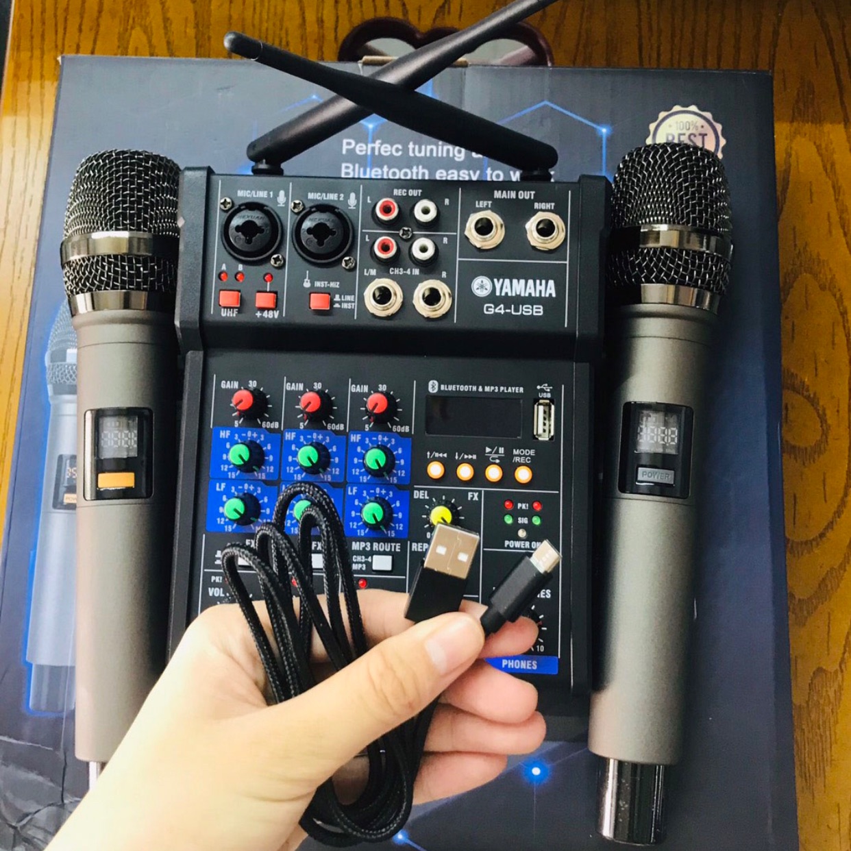 Hát karaoke trên xe ô tô với mixer liền Micro không dây Yamaha G4