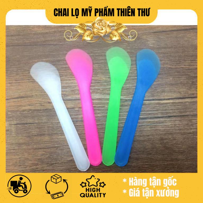 Que nhựa dùng trong spa - muỗng kem / dụng cụ mỹ phẩm