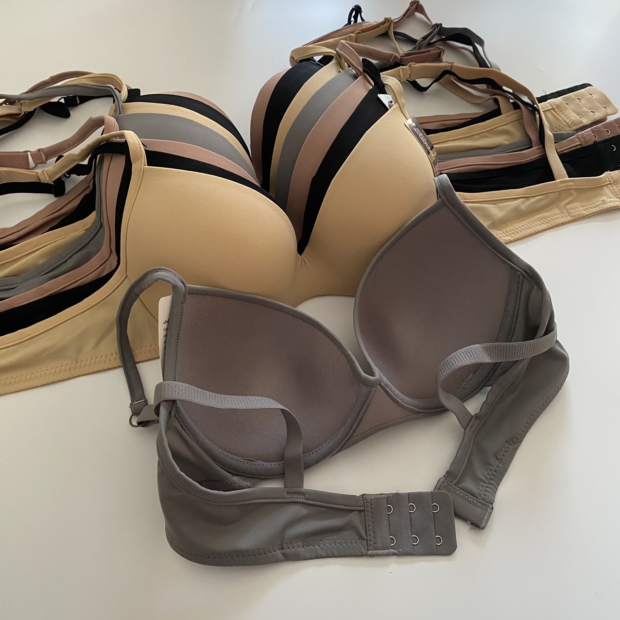 Áo lót áo ngực mút mỏng Thái Lan Sisterhood 8056 có gọng nâng ngực cup b size 34, 36, 38