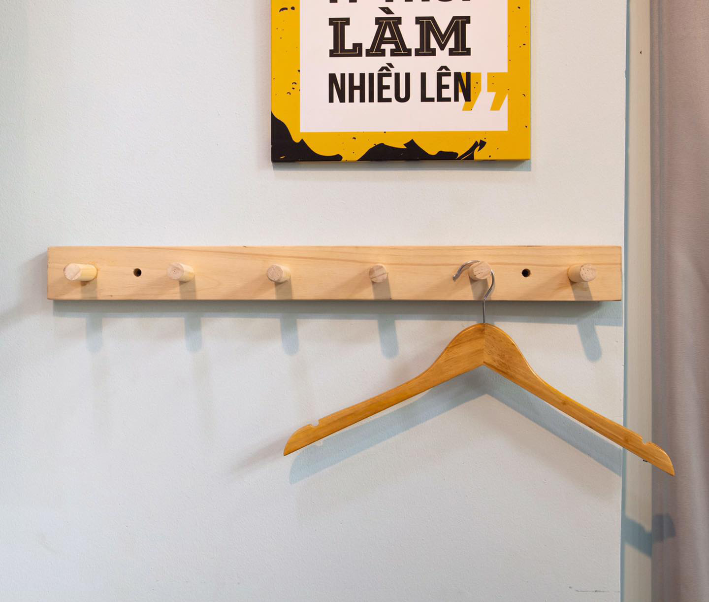 MÓC GỖ TREO TƯỜNG ĐỂ MÓC QUẦN ÁO - PIN WALL HANGER 6 PIN