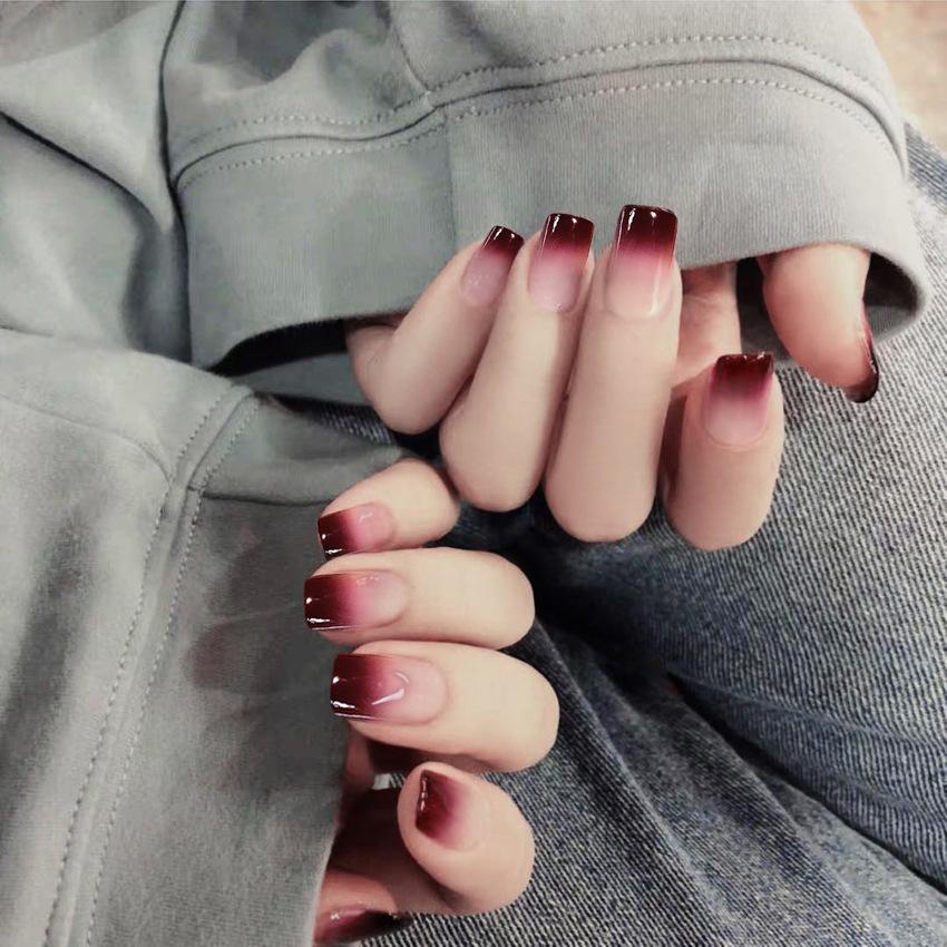 Gợi ý những mẫu nail đẹp màu đỏ đầy sang trọng và cuốn hút mà nàng không  nên bỏ lỡ