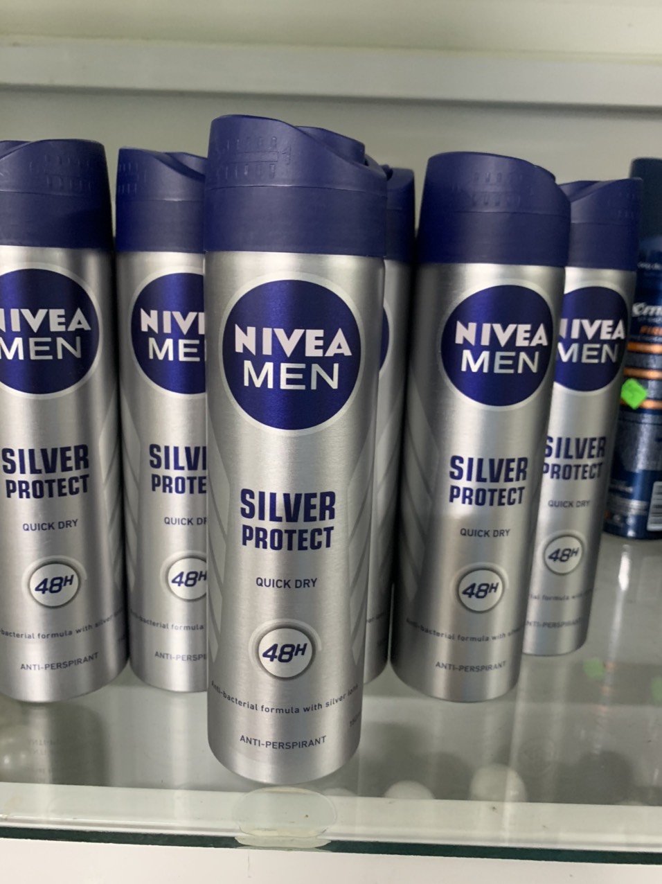 Xịt Ngăn Mùi NIVEA MEN Silver Protect phân tử bạc kháng khuẩn