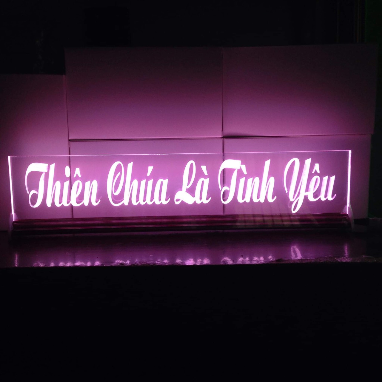 Tranh điện -  đèn led đổi màu - THIÊN CHÚA LÀ TÌNH YÊU - cao10cm x dài 60cm