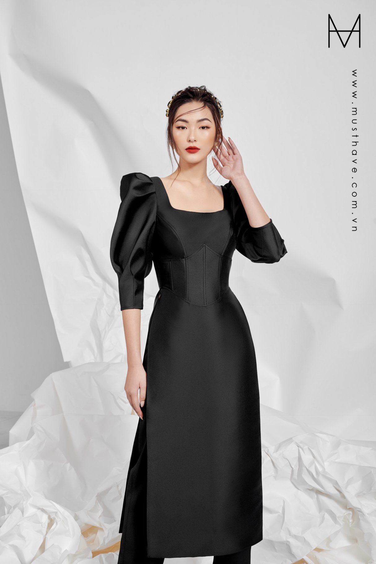 Must have áo dài cách tân tafta đen tay phồng sp21-ad 02