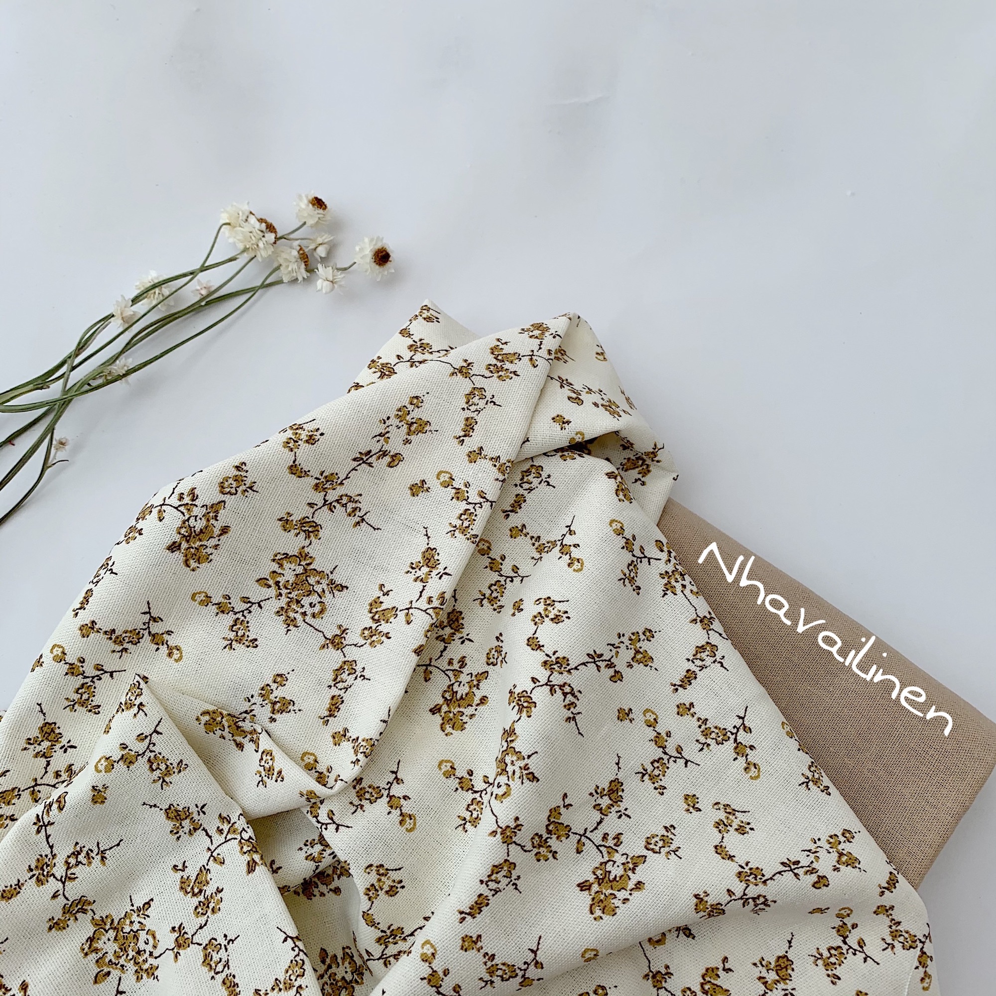 Vải linen bột in hoa dây nâu