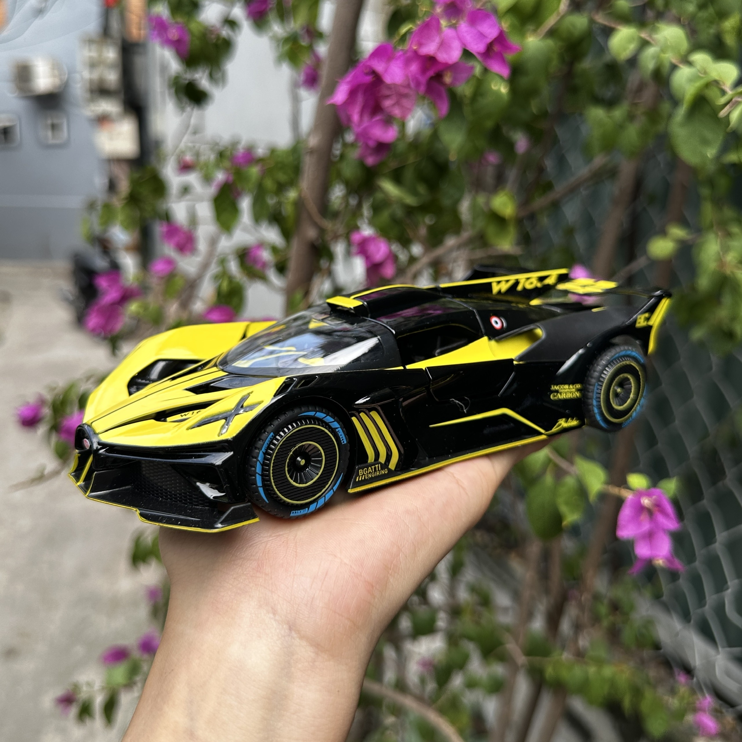 Mô hình xe hợp kim Bugatti Bolide đánh lái,bấm còi tỉ lệ 1:24 hãng Chezhi 3 màu