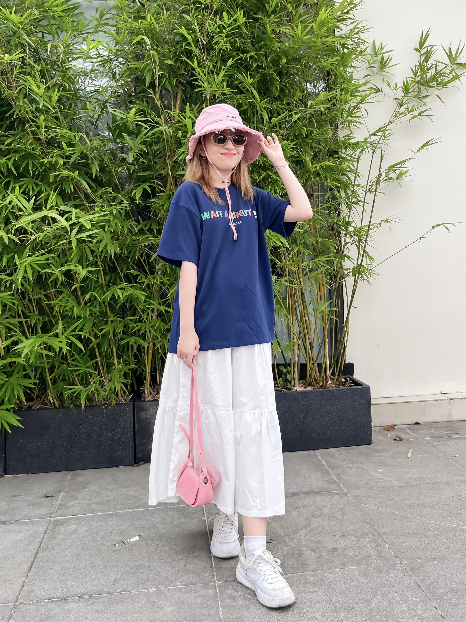 Áo thun tay ngắn in chữ the c.i.u - a minute tee