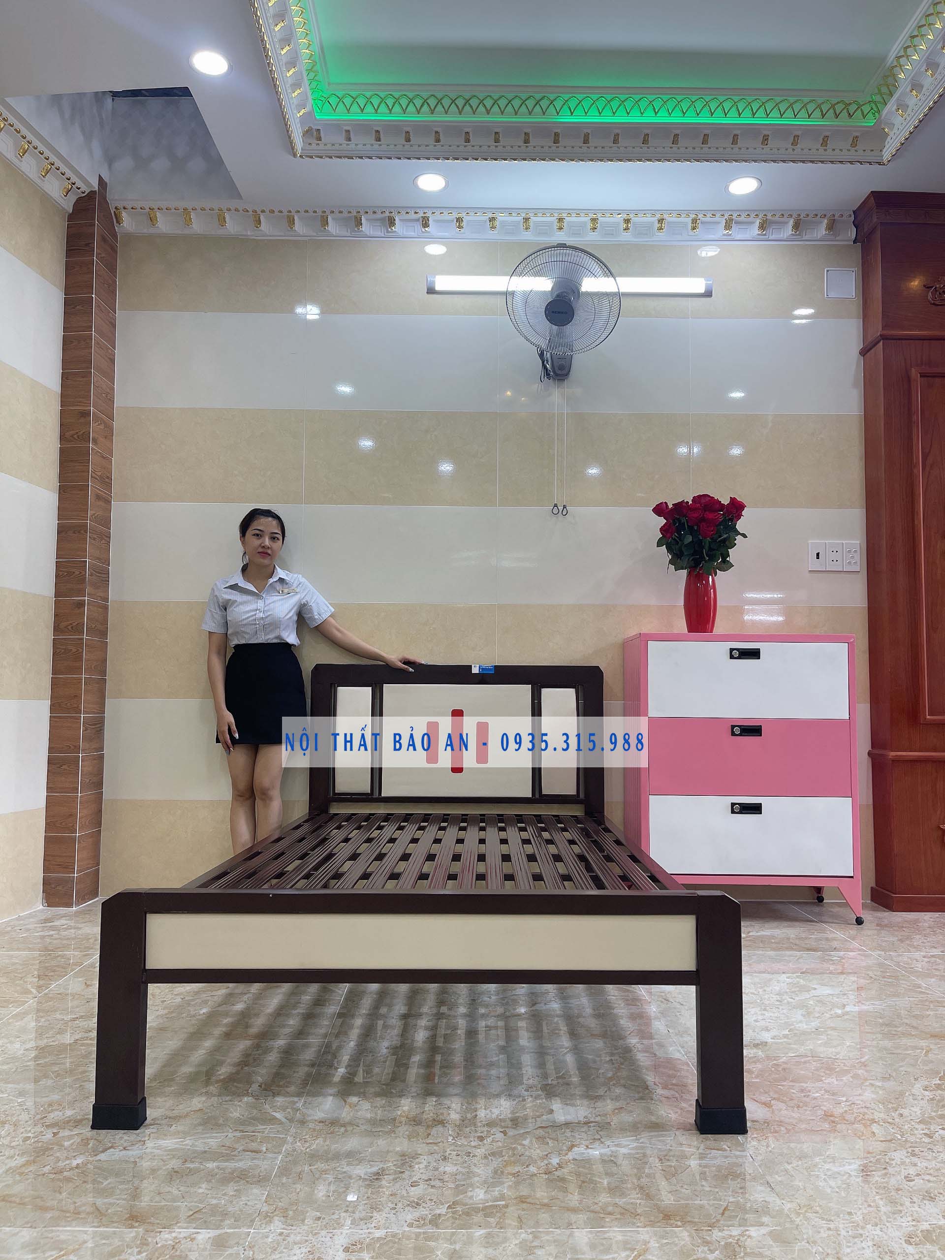 Giường sắt hộp nâu giả gỗ mẫu 3 sọc kích thước 1m2 x dài 2m BA