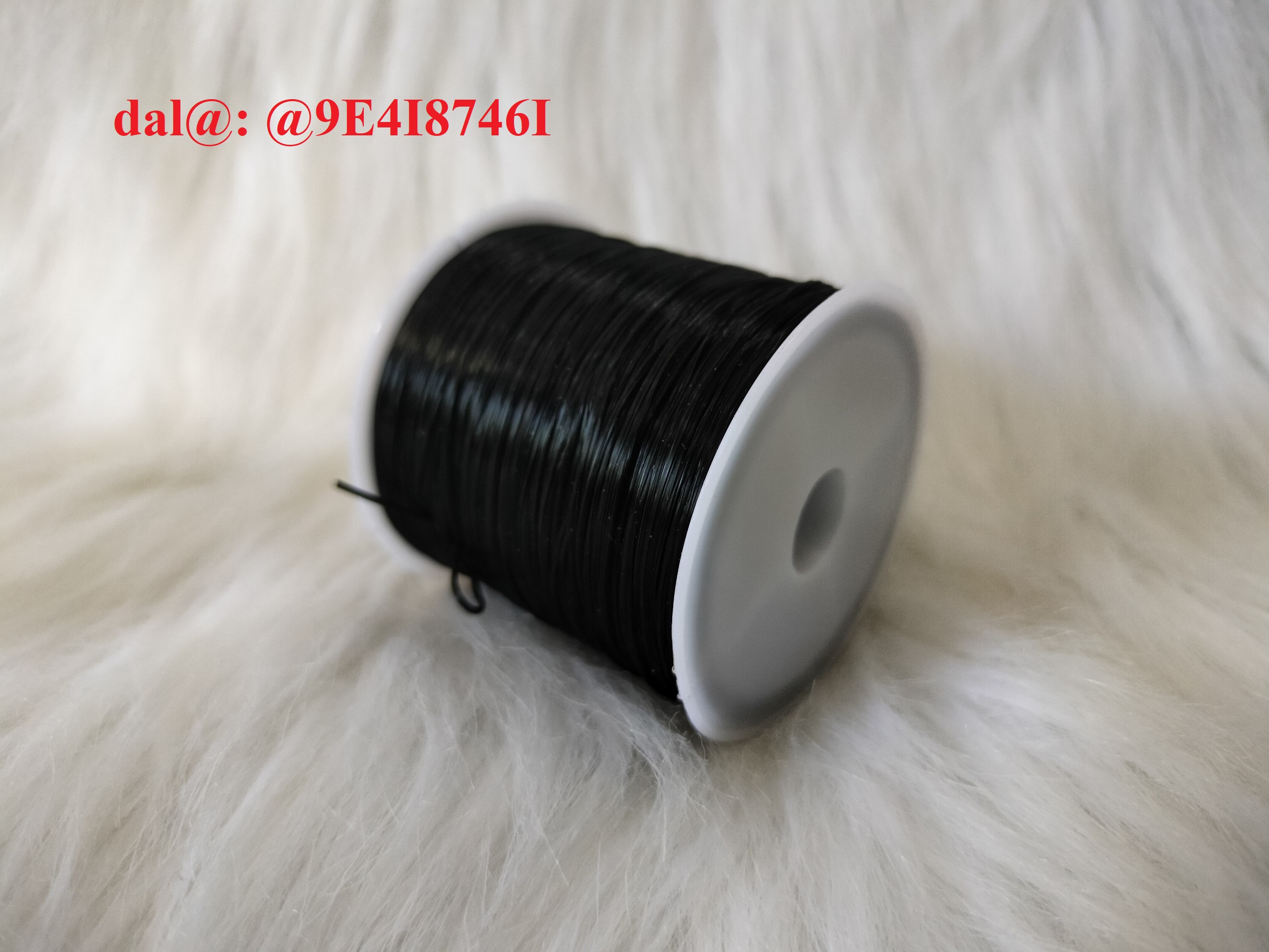 Cuộn chỉ nối tóc màu đen