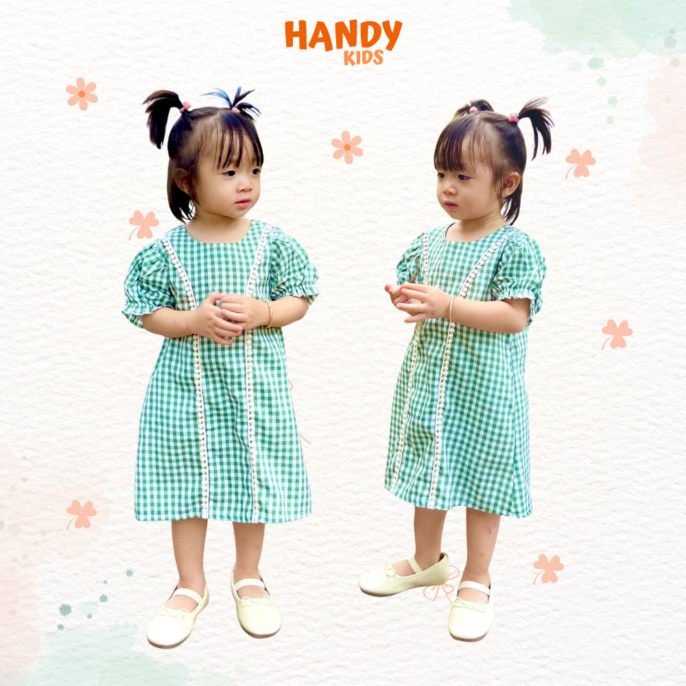 Đầm caro xanh dáng có tay phối ren cho bé