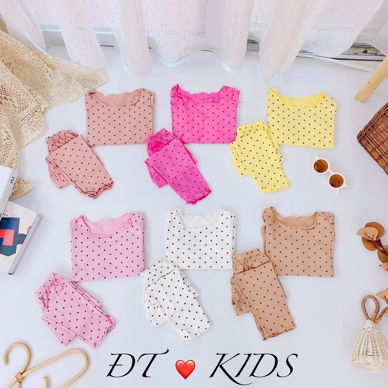 Bộ dài tay len tăm lạnh họa tiết chấm bi siêu xinh cho bé