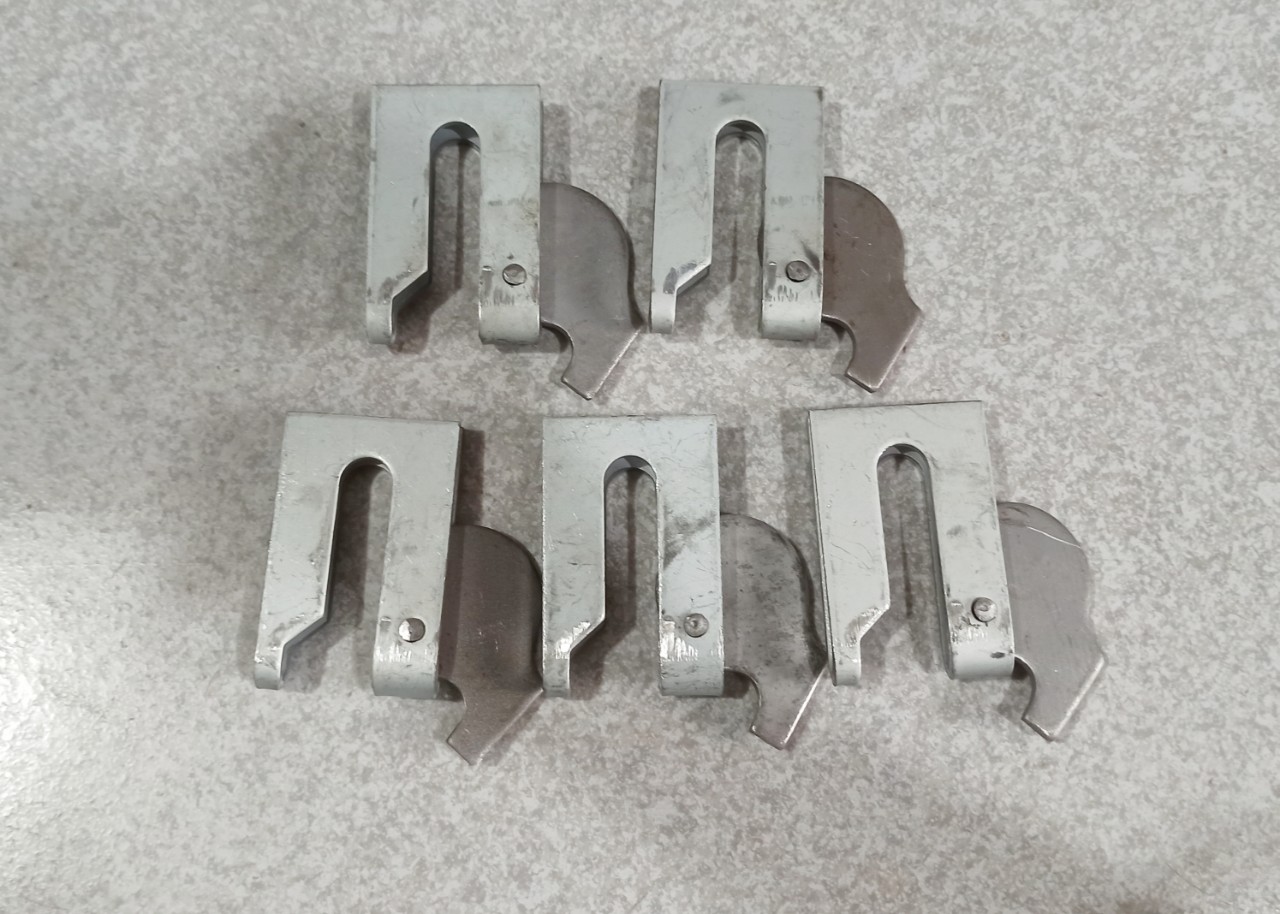 Bộ 10 chiếc khoá đồng tiền, chốt khoá cửa tự động gắn ở cửa chuồng heo, gà, khóa quả đào, khóa chuồng lợn