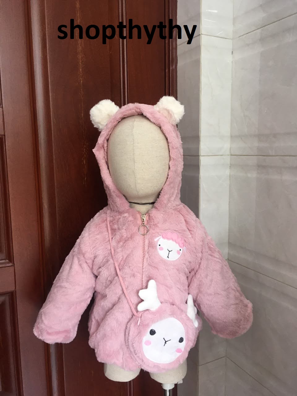 Áo khoác lông cừu kèm túi đeo cho bé gái từ 8 - 14 kg