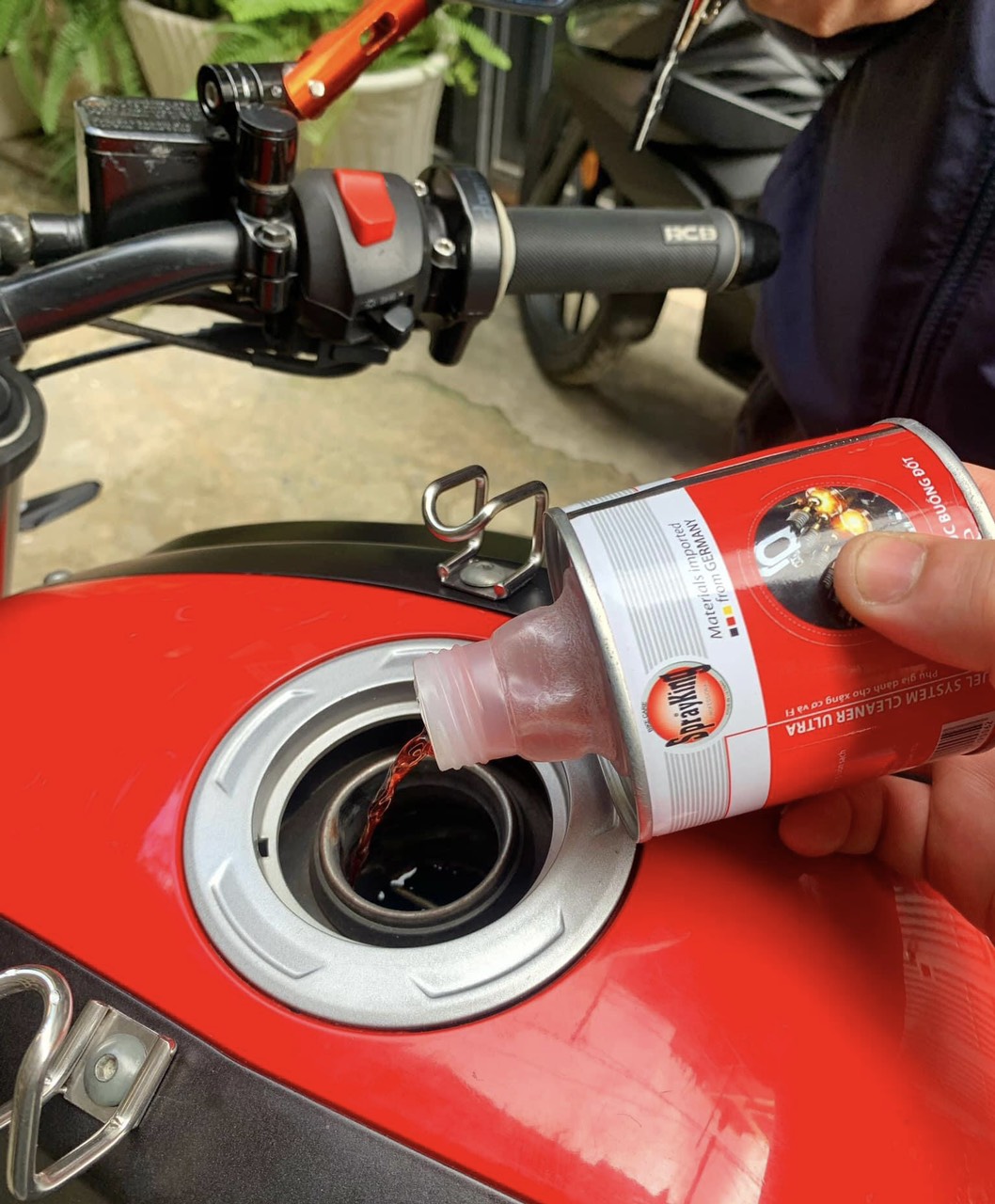 Lon phụ gia sprayking vệ sinh buồng đốt