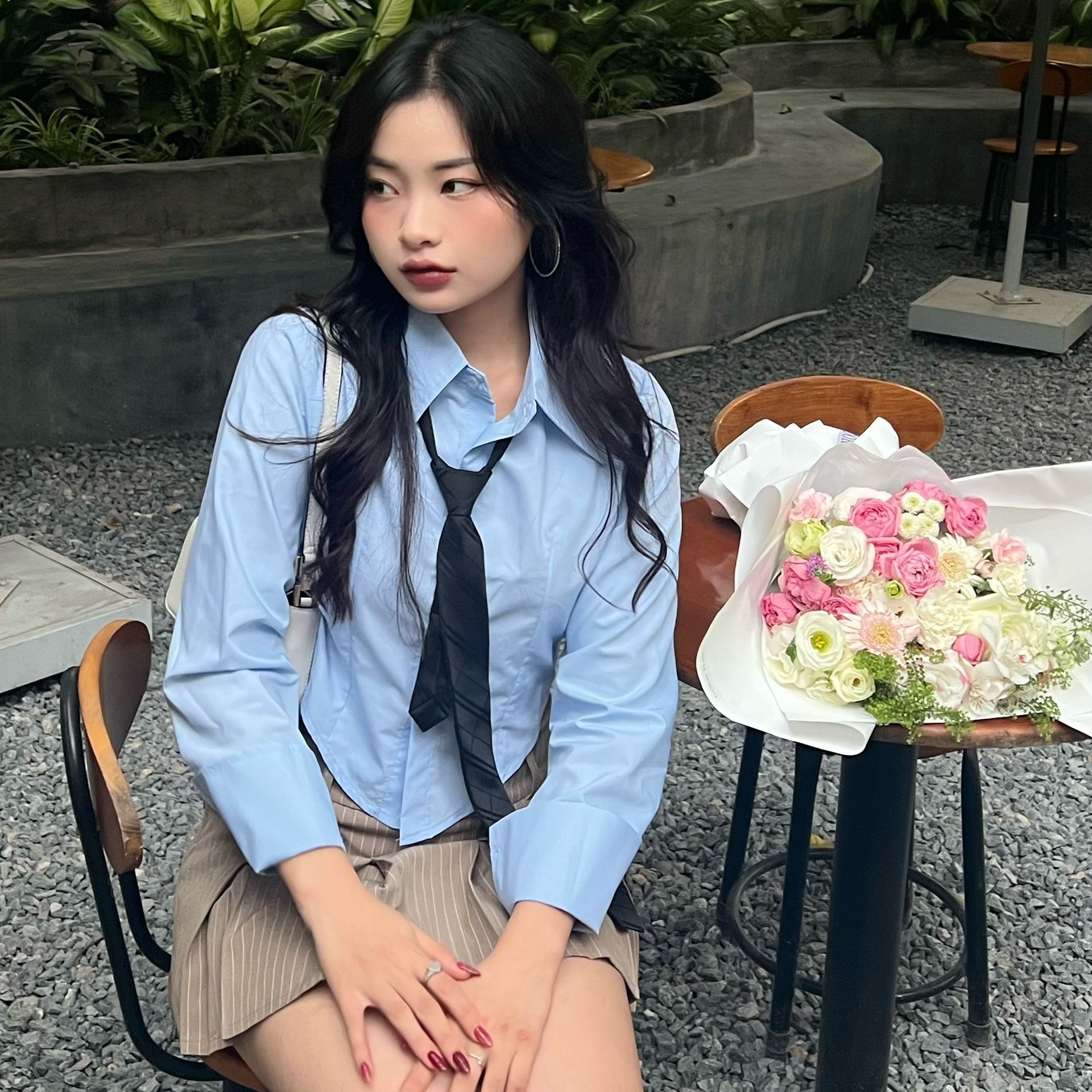 Áo sơmi vạt chữ V màu xanh V Hem Crop Shirt_Sky Blue