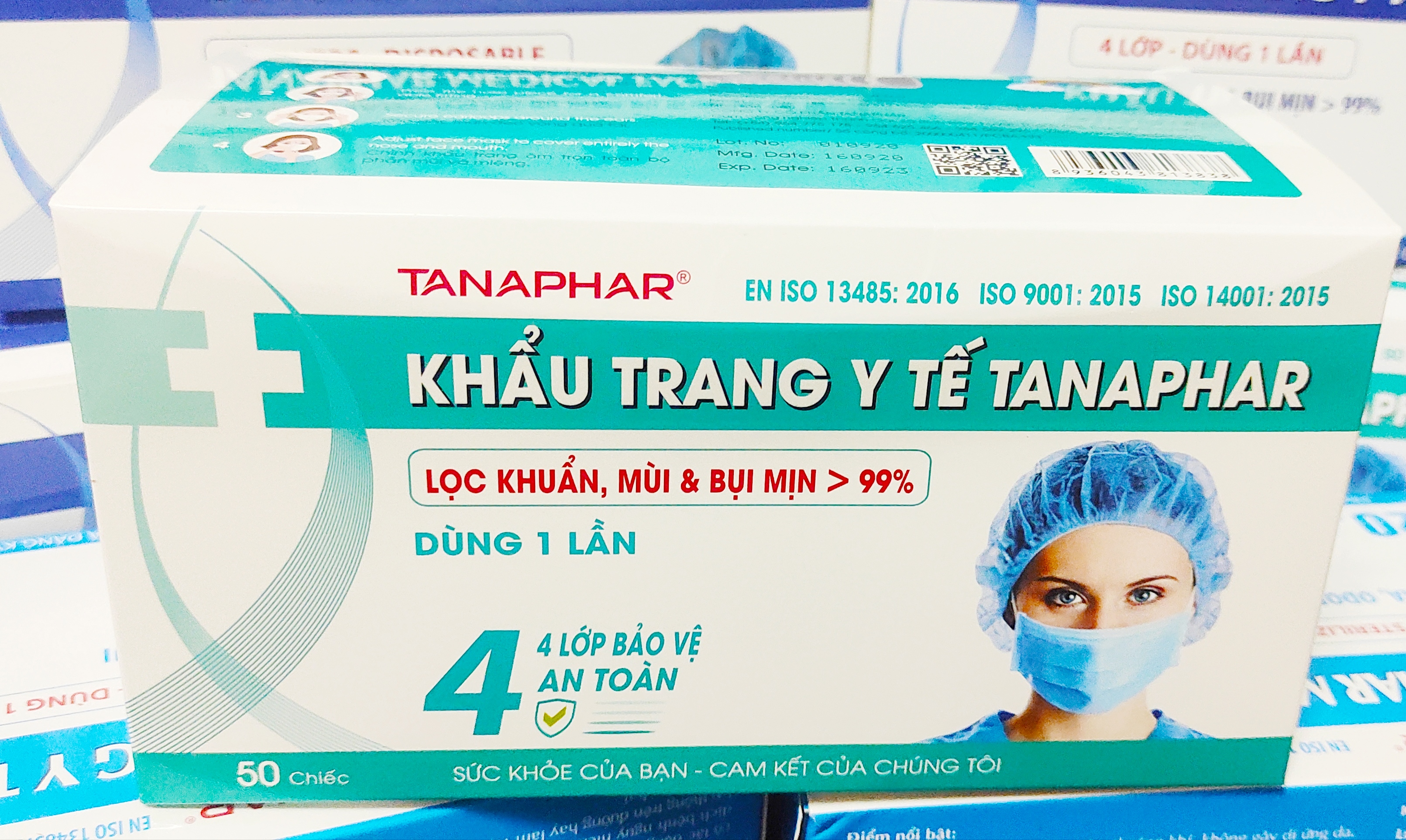 Khẩu trang y tế TANAPHAR 3, 4 lớp lọc khuẩn, mùi, bụi hộp 50 chiếc màu xanh, trắng