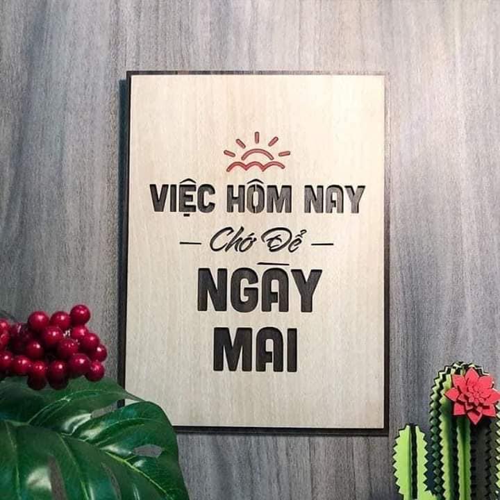 [HCM]Tranh gỗ treo tường -Việc hôm nay chớ để ngày mai -CRN -01 Kích thước 27x20cm .