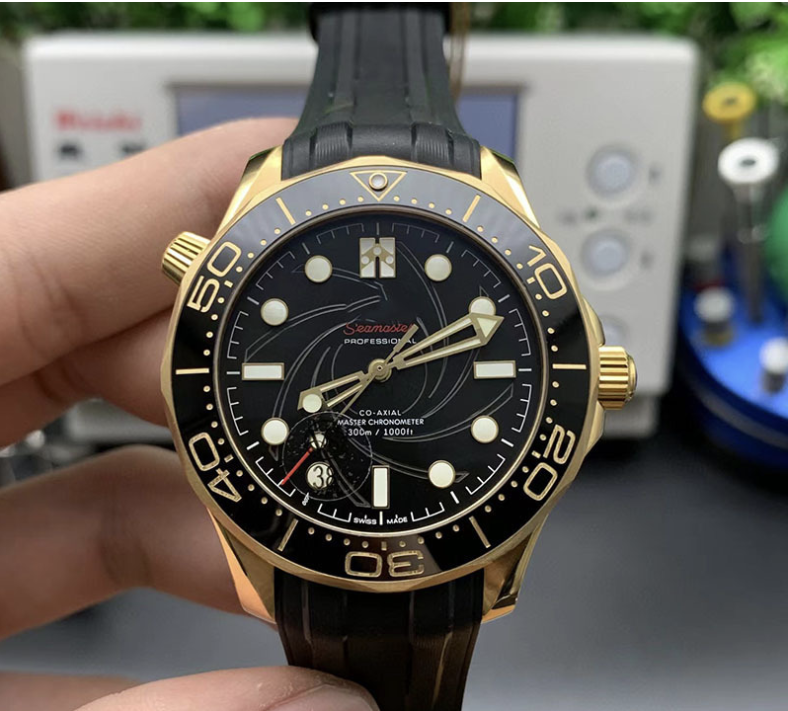 Đồng hồ Omega Seamaster 007 Chế tác mạ vàng 42mm Dây cao su