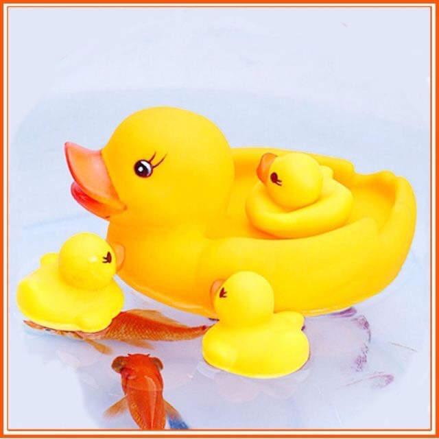 Đàn vịt thả bồn tắm cho bé bóp kêu chip chip siêu đang yêu