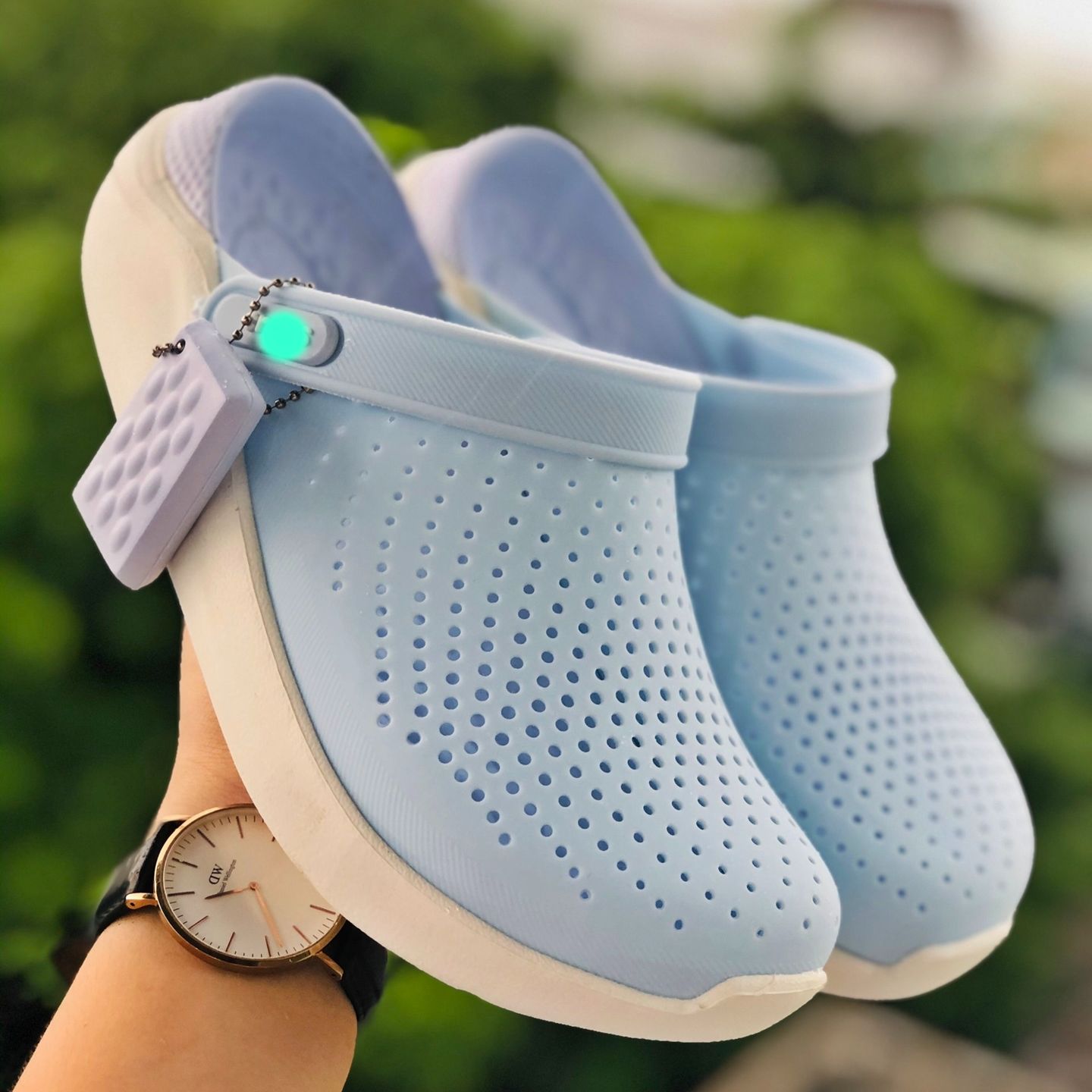 Giày xăng đan sandal nam nữ chống nắng mưa, dép cá sấu cross literide quai ngang bít đầu màu trắng xanh mint