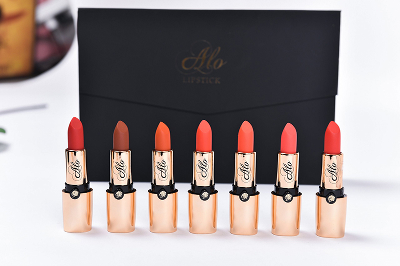 Son Alo Lipstick 5g che phủ khuyết điểm trên môi, nuôi dưỡng và phục hồi độ ẩm.