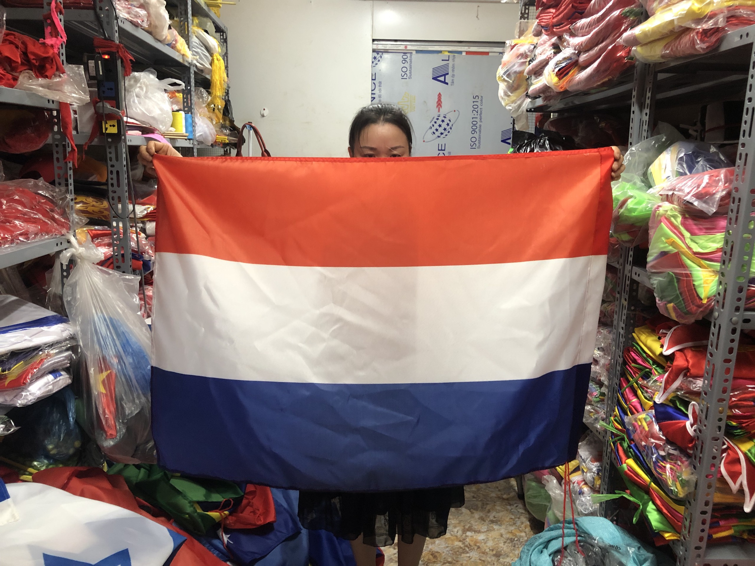 Cờ Hà Lan: Vào năm 2024, cờ Hà Lan sẽ được ưa chuộng hơn bao giờ hết khi nước này trở thành điểm đến du lịch yêu thích của du khách trên khắp thế giới. Cờ Hà Lan với những sắc màu đỏ, trắng, xanh đặc trưng sẽ càng được nhìn thấy nhiều hơn trên các bảng hiệu, áo phông hay vật phẩm lưu niệm. Hãy xem những hình ảnh đẹp về cờ Hà Lan để cảm nhận sự truyền cảm hứng của nước này.