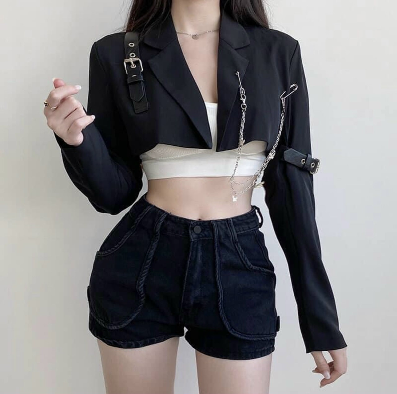 Áo khoát vest croptop phối dây xích , chất vải kate