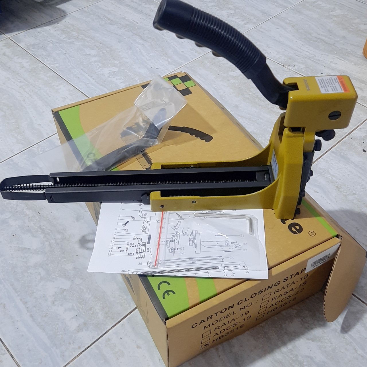 Máy ghim đinh bao bì hb3518 - hiệu meite - dùng tay đóng thùng giấy catton