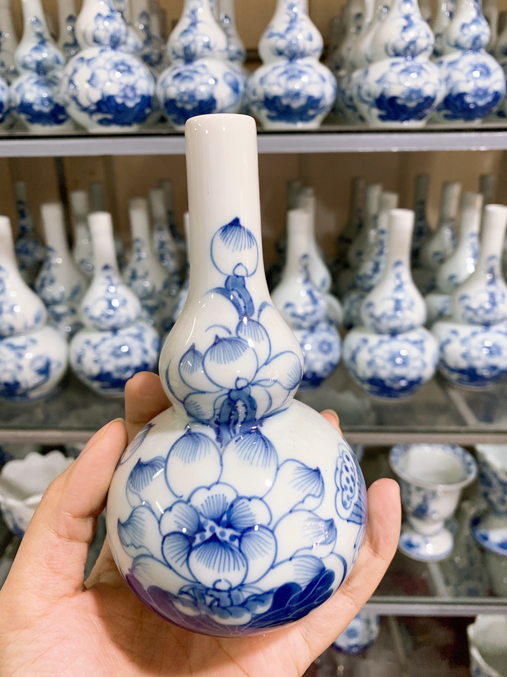 Nậm thờ cúng hoa sen men rong / men xanh ngọc