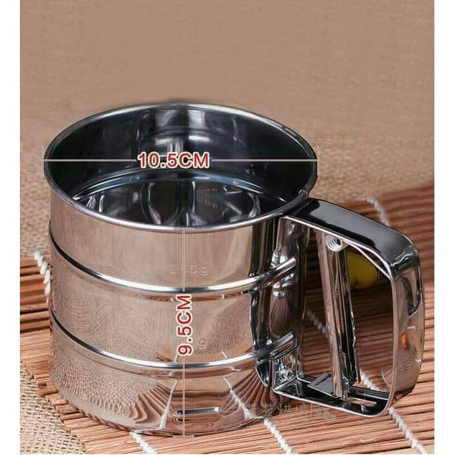 Cốc rây bột inox cầm tay 9.5*10cm có tay cầm