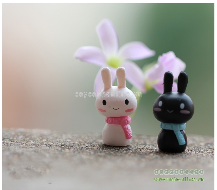 2 con thỏ Tượng mô hình thỏ đen thỏ trắng quàng khăn đáng yêu 