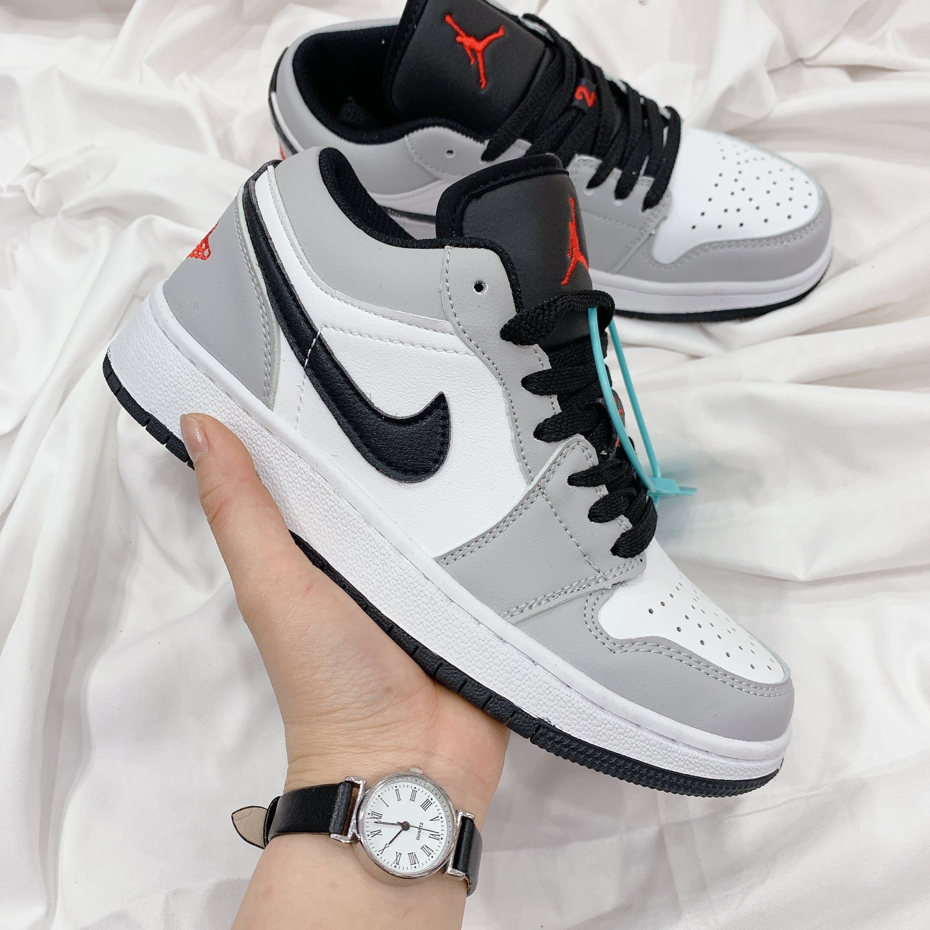 Gìay thể thao giày Jordan 1 xám chỉ đỏ cổ thấp FULL BILL+BOX dành cho nam và nữ thích hợp sử dụng đi học đi chơi giày nhóm