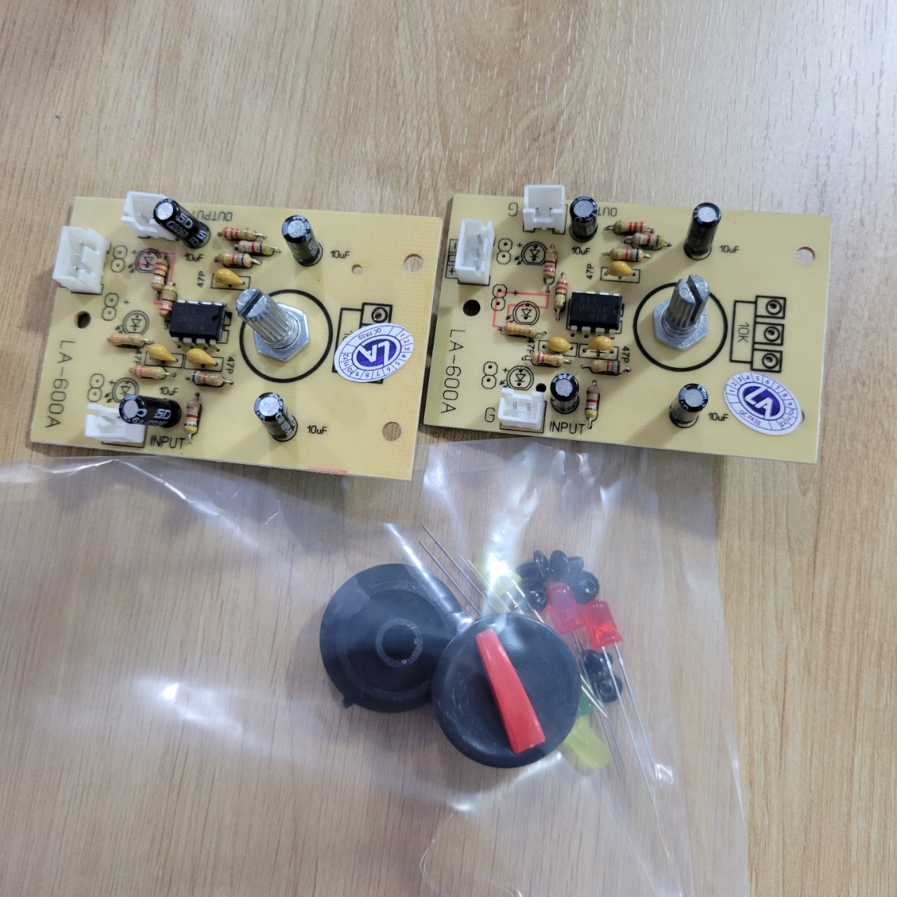 Mạch input 600a mạch đèn đệm tín hiệu đẩy MV 600a 2 cái