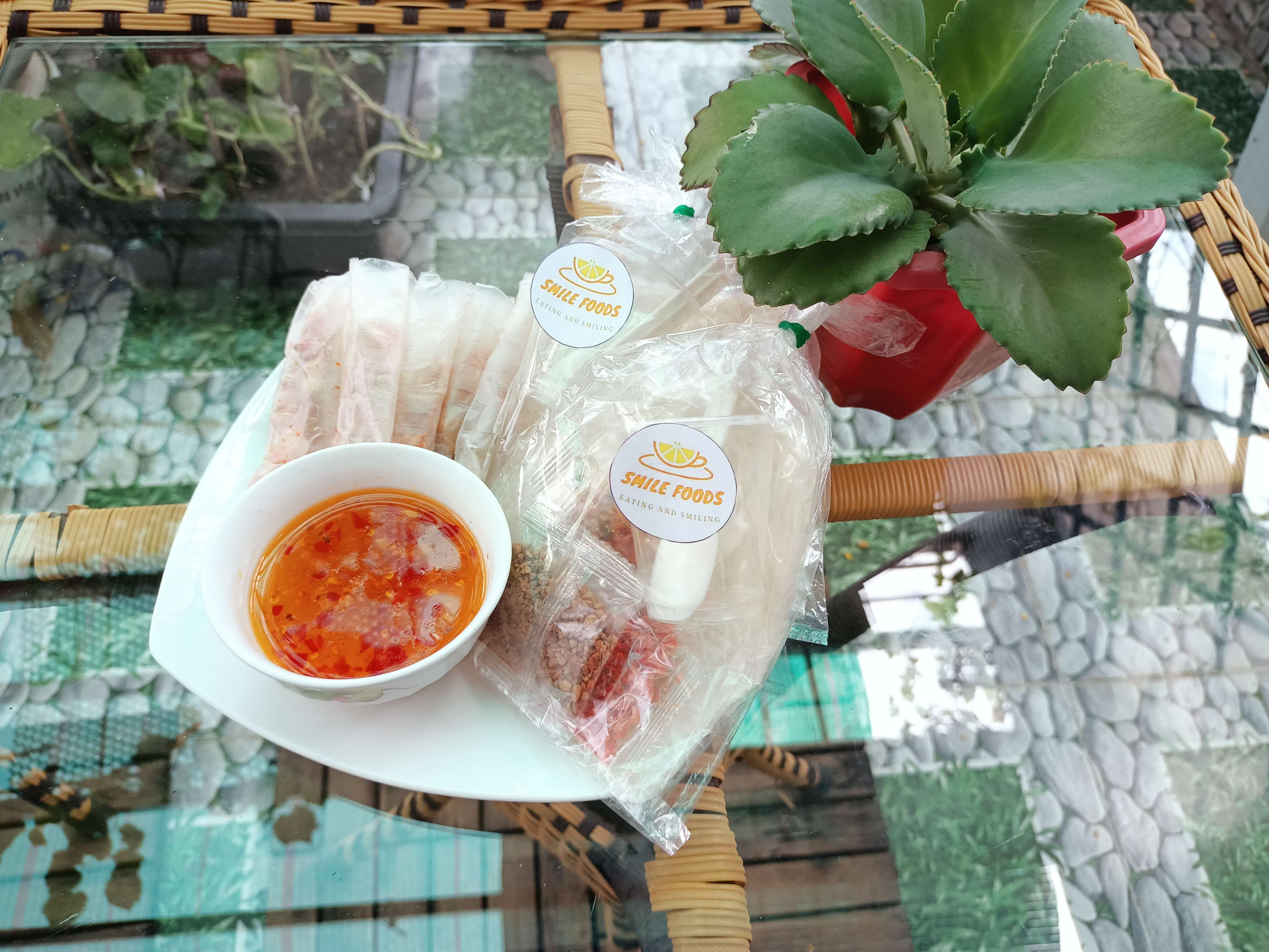 Bánh tráng 4 vị chấm sốt tắc siêu thơm cay