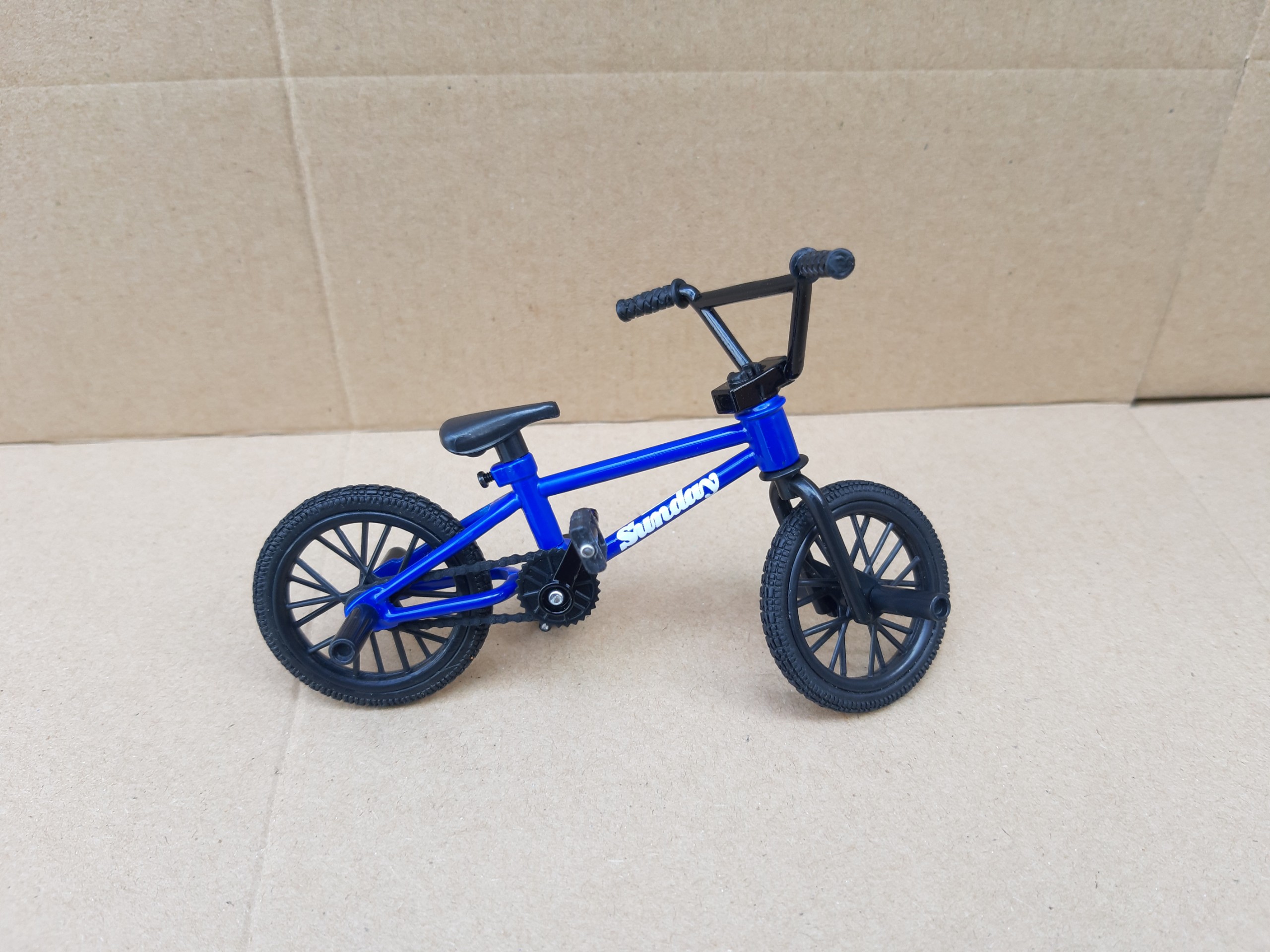 Mô hình xe đạp địa hình Spin Master màu xanh dương bánh đen rất đẹp giá rẻ