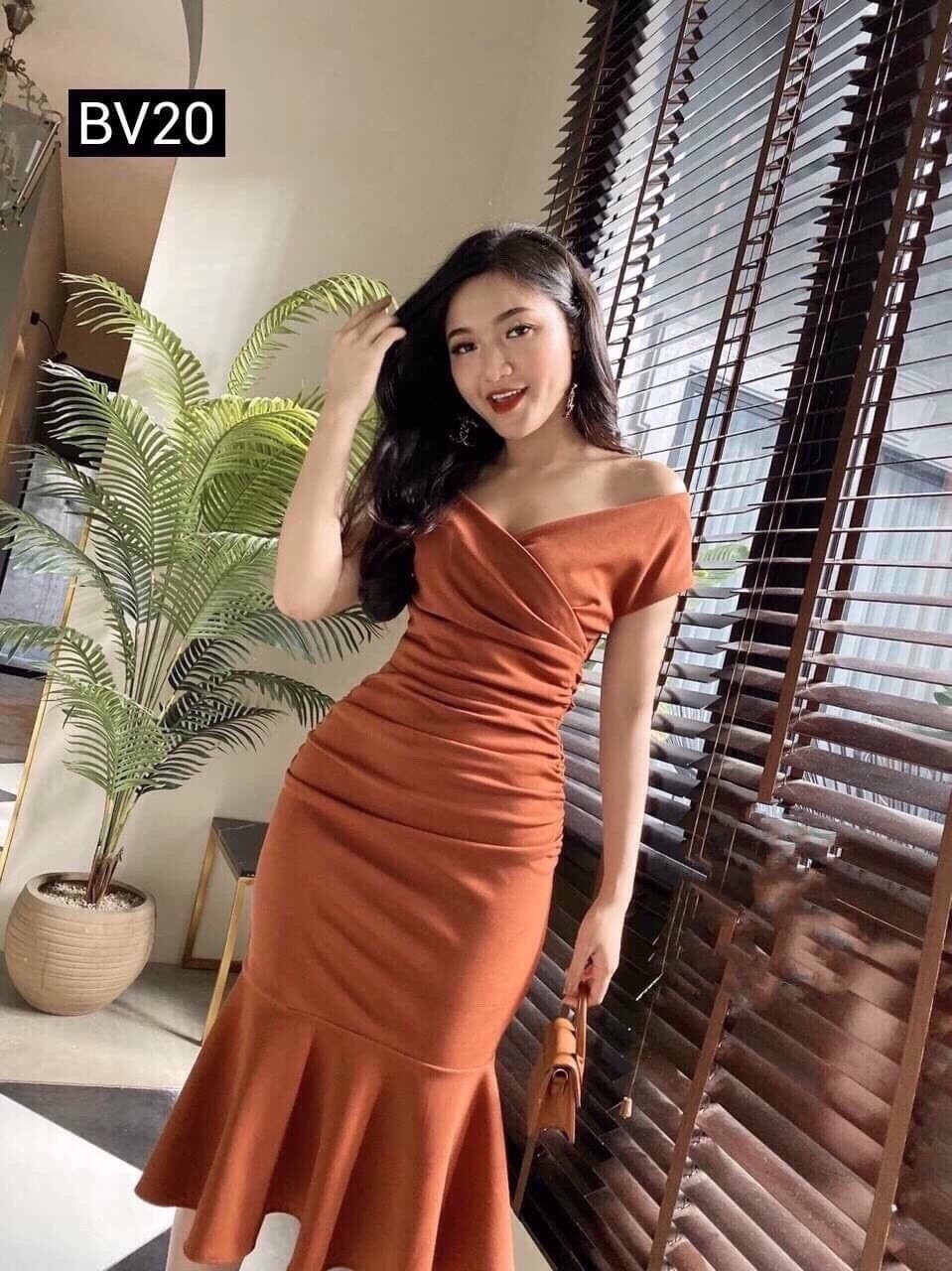 Đầm ôm nhún sườn đuôi cá trễ vai