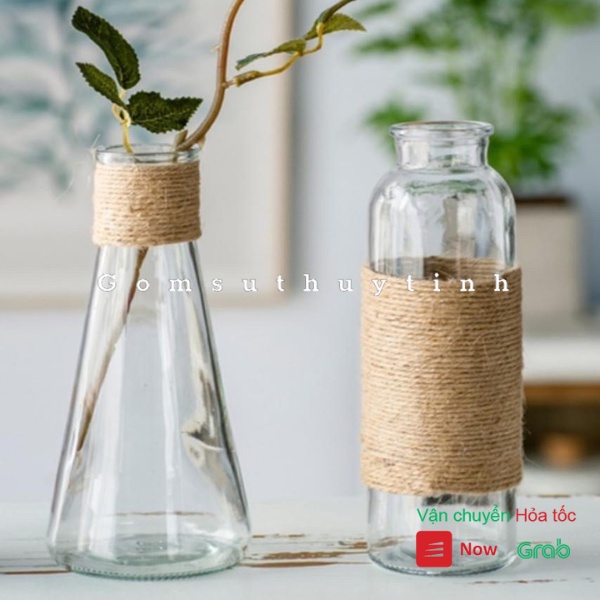 Combo 2 bình hoa thủy tinh dáng trụ tròn và tam giác, tặng kèm 2m dây dừa trang trí