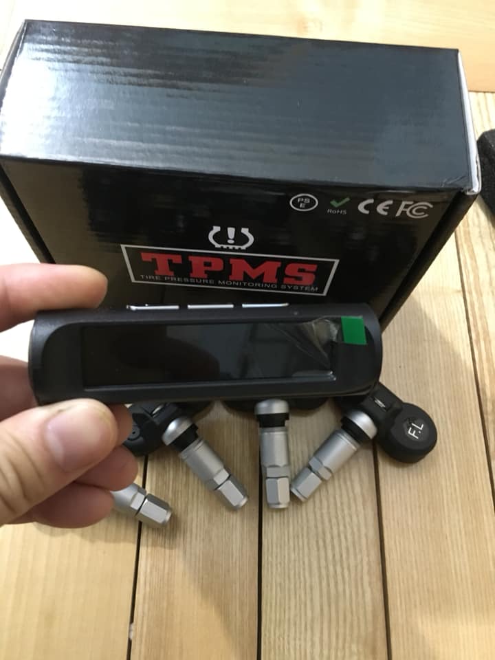 Cảm biến áp suất lốp TPMS van trong màn hình taplo năng lượng mặt trời