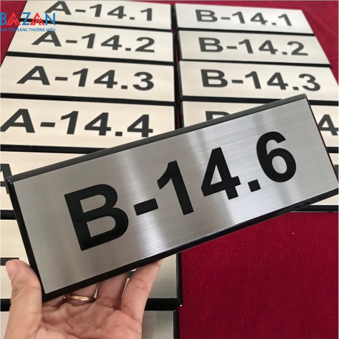 Bảng số phòng gắn cửa khách sạn (Nội dung theo yêu cầu)